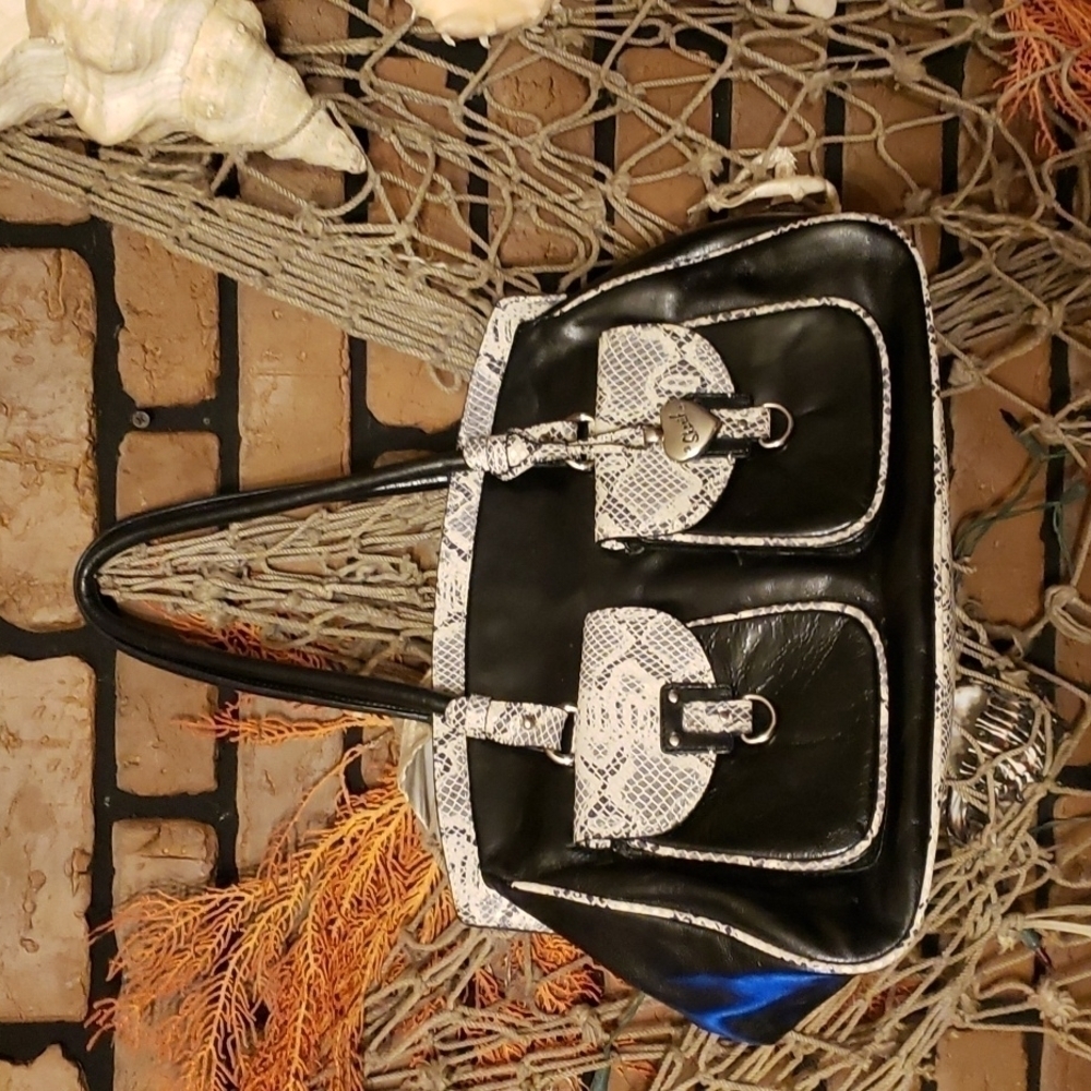 Sharif leather handbag.
